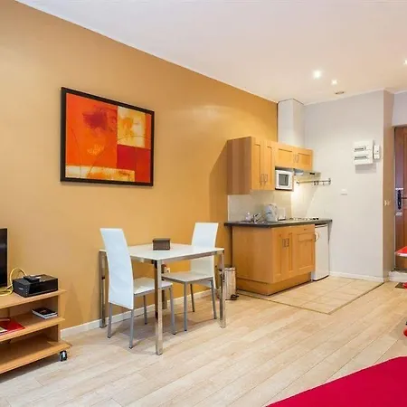 Les De La Place Apartman *