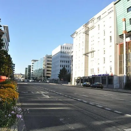 Les De La Place דירה *